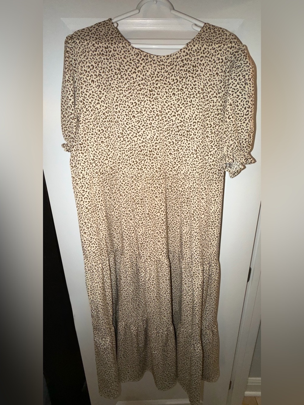 Leopard Print Tiered Maxi Dress - Beige size XL. EUC